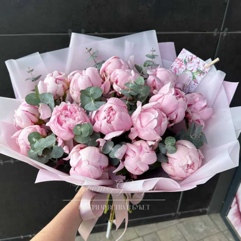 Букет с пионами 