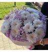 Букет из кустовой хризантемы и гипсофилы