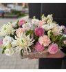 Цветочная композиция в корзине