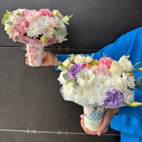 Сборная композиция в стаканчике от интернет-магазина «ЦветоФлора» в Краснодаре