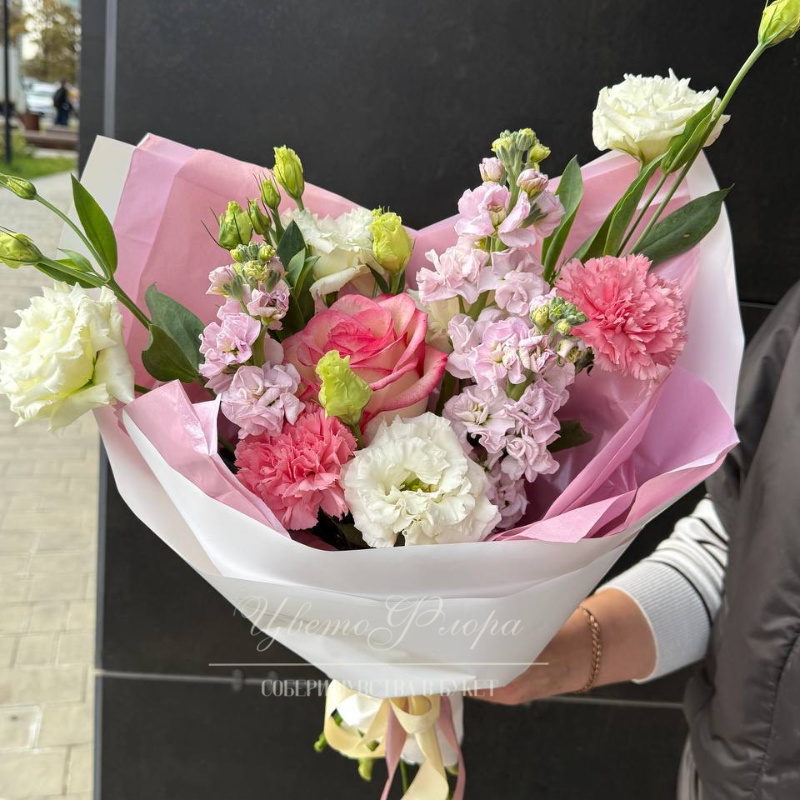 Сборный букет в нежных тонах