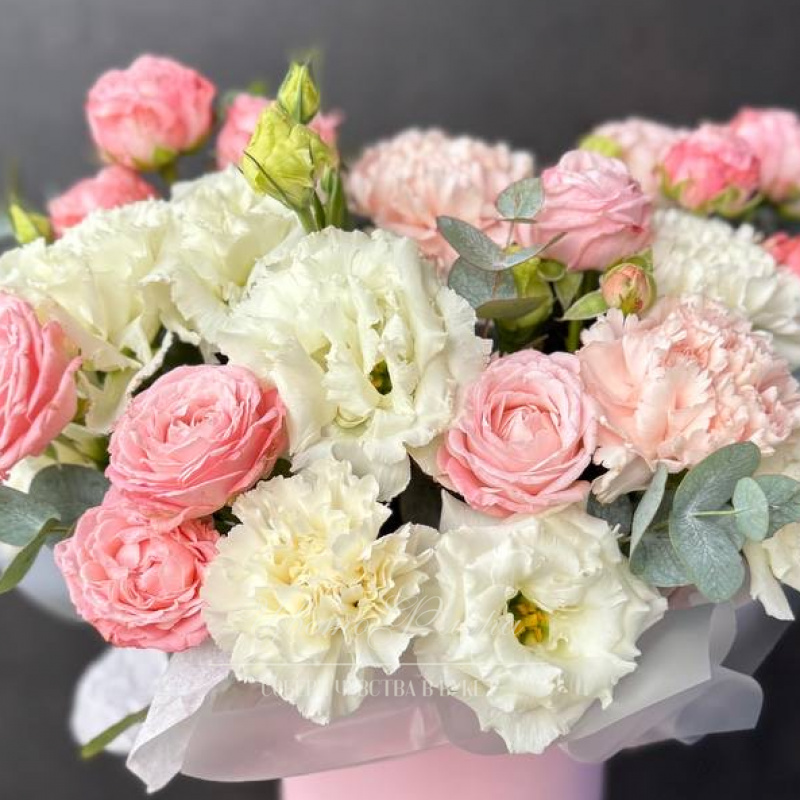 Сборная композиция из кустовой розы, эустомы 1