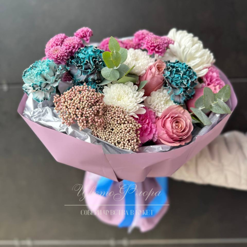 Яркий сборный букет 