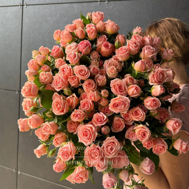 Кустовая роза нежно-розовая