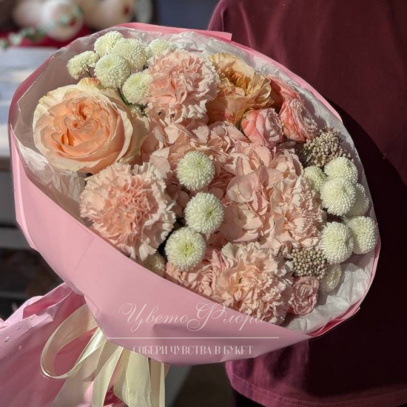 Сборный букет из диантуса, гортензии, розы, кустовой хризантемы