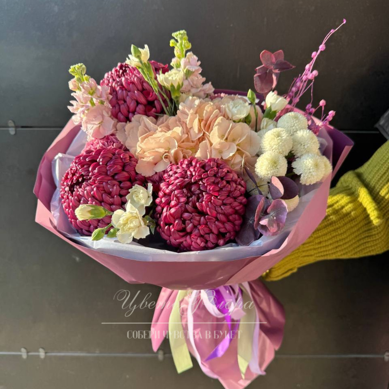 Сборный букет из хризантемы и гортензии