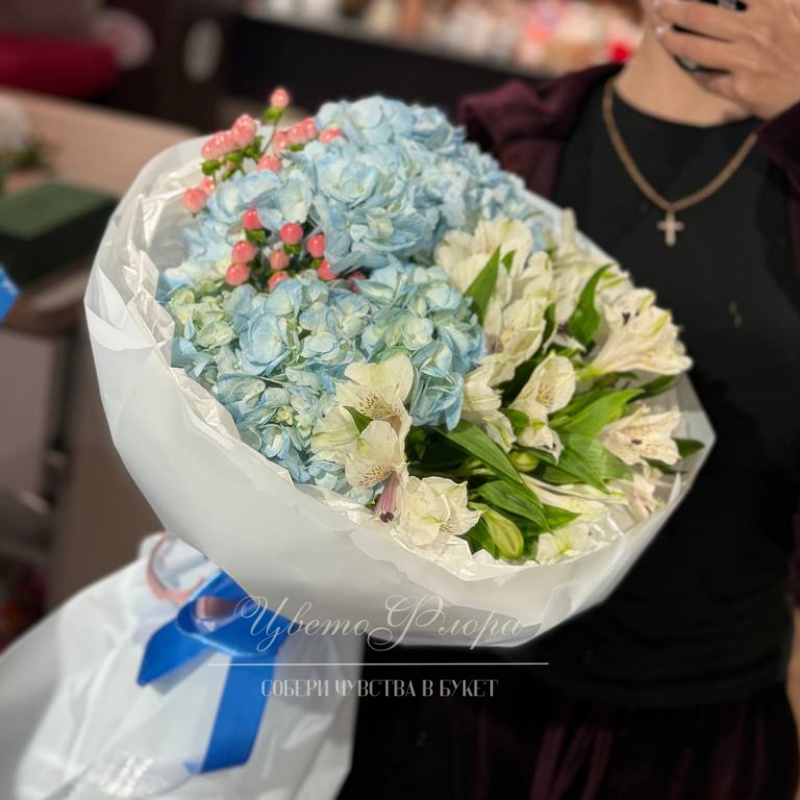 Сборный букет &laquo;Чистая лазурь&raquo; 